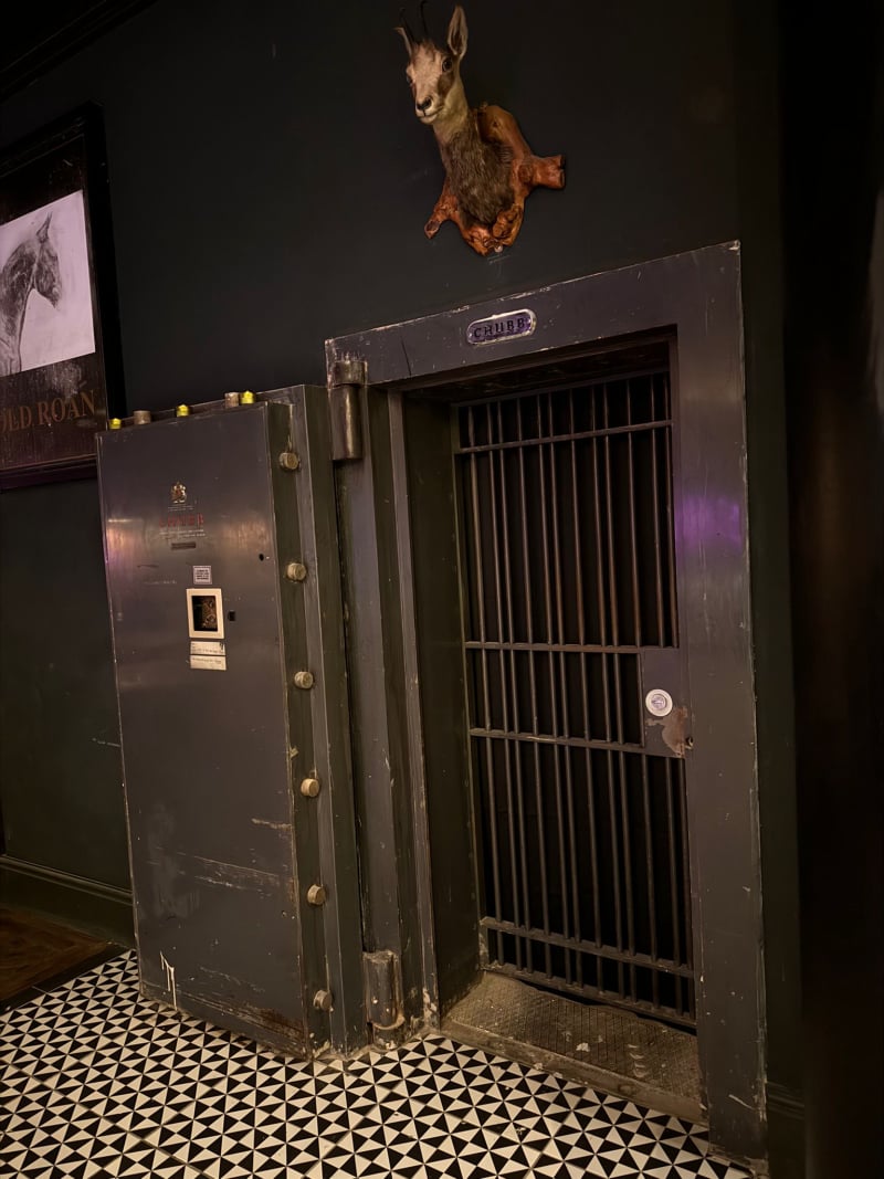 Home Bar & Grill